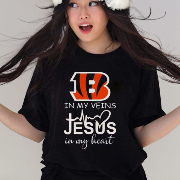 CINCINNATI BENGALS LOGO 2023 IN MY VEINS JESUS IN MY HEART T-SHIRT