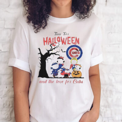 Official Peanuts time for halloween and the love for Chicago Cubs logo 2023 shirt