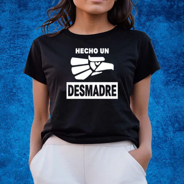 Laura Martínez Hecho Un Desmadre T-Shirts