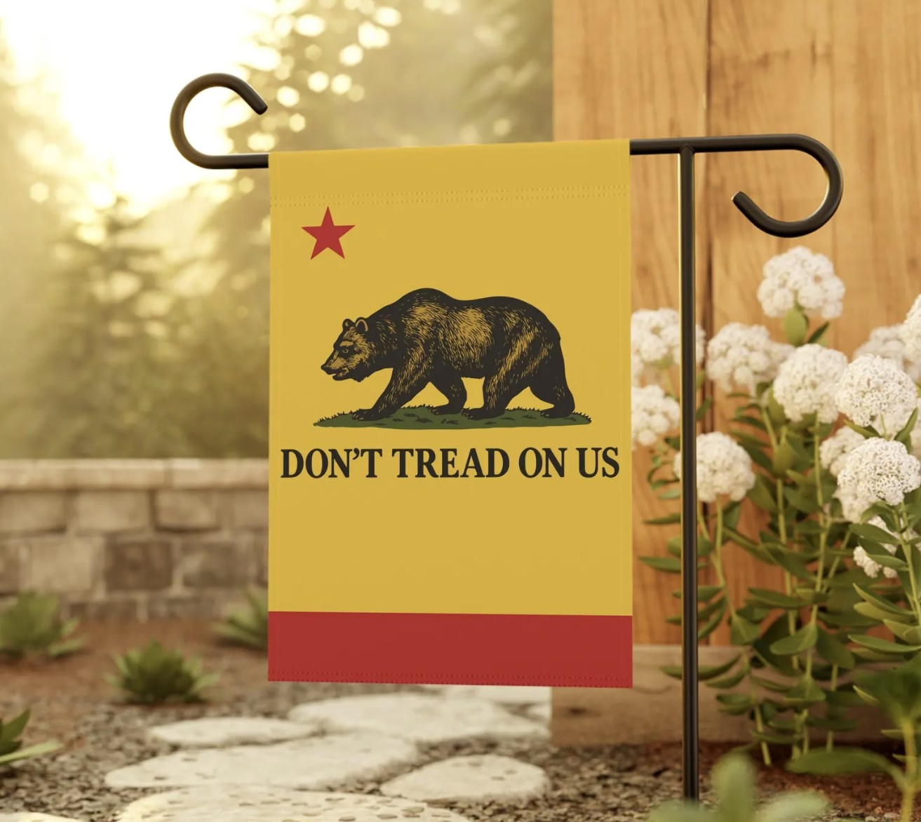 California Bear Flag, Roaring Bear Garden Flag